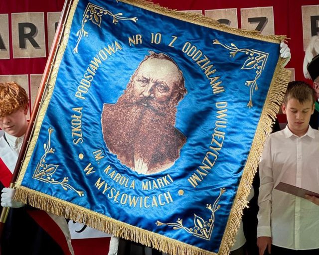 Uroczystość nadania sztandaru w SP10 w Mysłowicach – Karol Miarka patronem szkoły