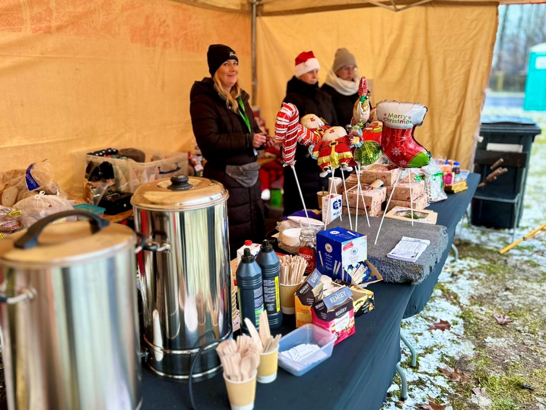 Bożonarodzeniowy Kiermasz w Larysz-Hajdowizna – ognisko, kolędowanie i magia świąt - fotoreportaż