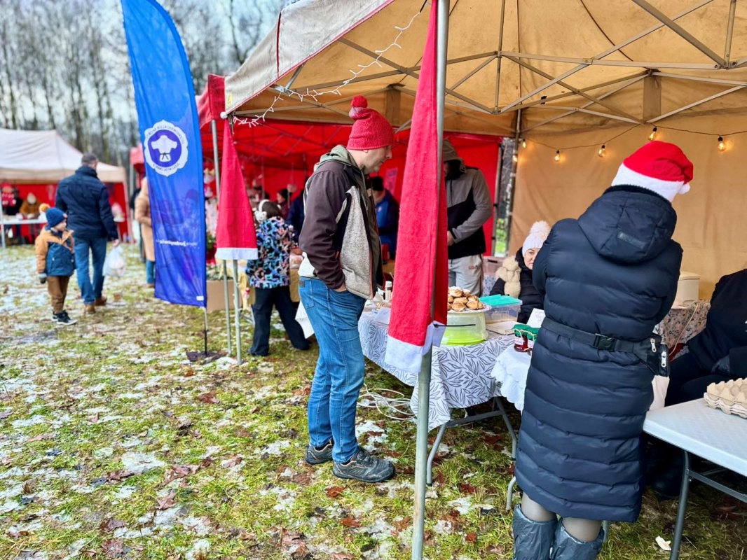 2024.12.16 - Bożonarodzeniowy Kiermasz w Larysz-Hajdowizna – ognisko, kolędowanie i magia świąt - fotoreportaż