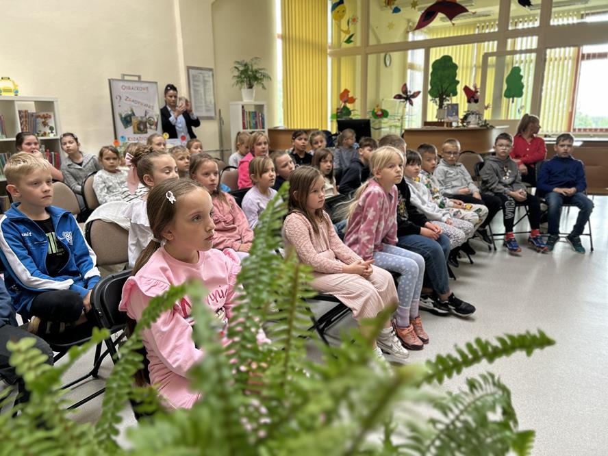2025.05.13 - Spotkanie z pisarką Natalią Hermansą w Filii nr 11 - fotoreportaż