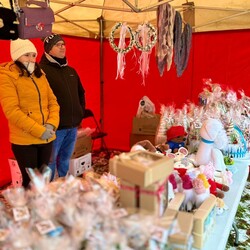 Bożonarodzeniowy Kiermasz w Larysz-Hajdowizna – ognisko, kolędowanie i magia świąt