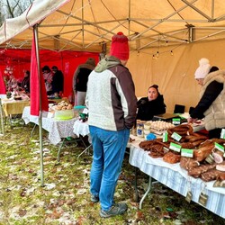 Bożonarodzeniowy Kiermasz w Larysz-Hajdowizna – ognisko, kolędowanie i magia świąt