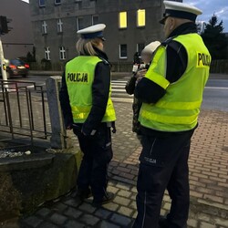 Bezpieczeństwo na pierwszym miejscu – mysłowiccy policjanci rozdają odblaski