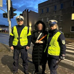 Bezpieczeństwo na pierwszym miejscu – mysłowiccy policjanci rozdają odblaski