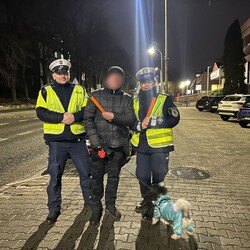Bezpieczeństwo na pierwszym miejscu – mysłowiccy policjanci rozdają odblaski