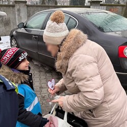 Dzień Babci i Dziadka z sercem: akcja profilaktyczna mysłowickiej drogówki
