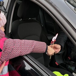 Dzień Babci i Dziadka z sercem: akcja profilaktyczna mysłowickiej drogówki