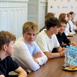 Uroczyste wręczenie medali sportowcom z klas 7–8 Szkoły Podstawowej nr 6