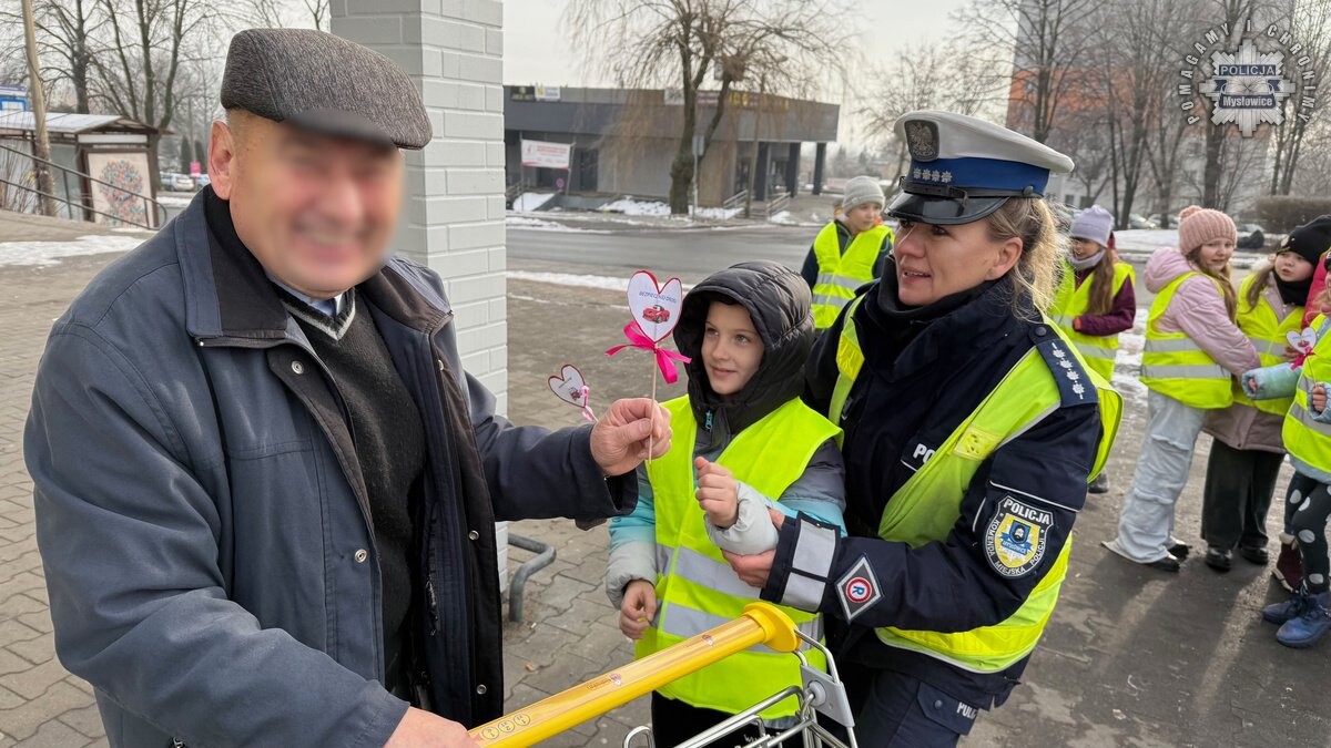 Dzień Babci i Dziadka z sercem: akcja profilaktyczna mysłowickiej drogówki