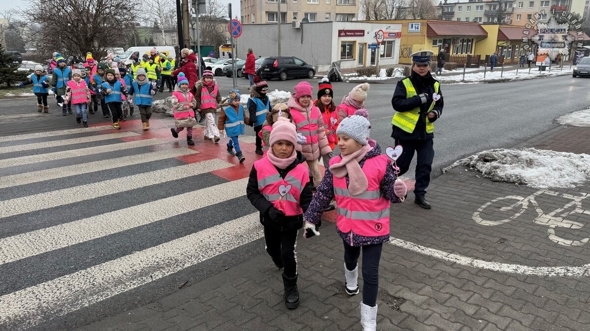 Dzień Babci i Dziadka z sercem: akcja profilaktyczna mysłowickiej drogówki