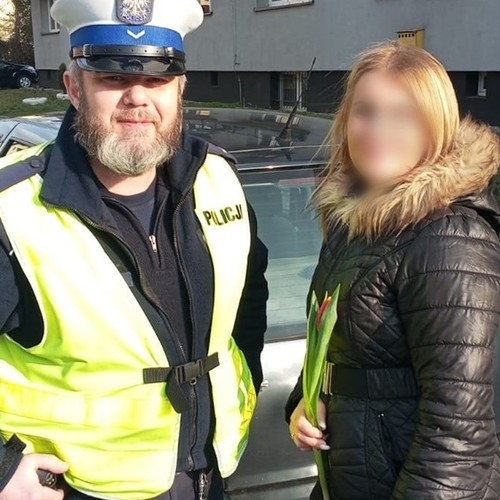 Dzie&#324; Kobiet z mys&#322;owick&#261; drogówk&#261;. Mi&#322;y akcent ze strony naszych mundurowych!