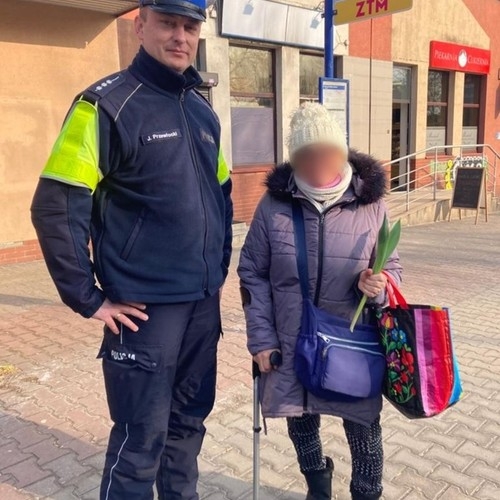 Dzie&#324; Kobiet z mys&#322;owick&#261; drogówk&#261;. Mi&#322;y akcent ze strony naszych mundurowych!