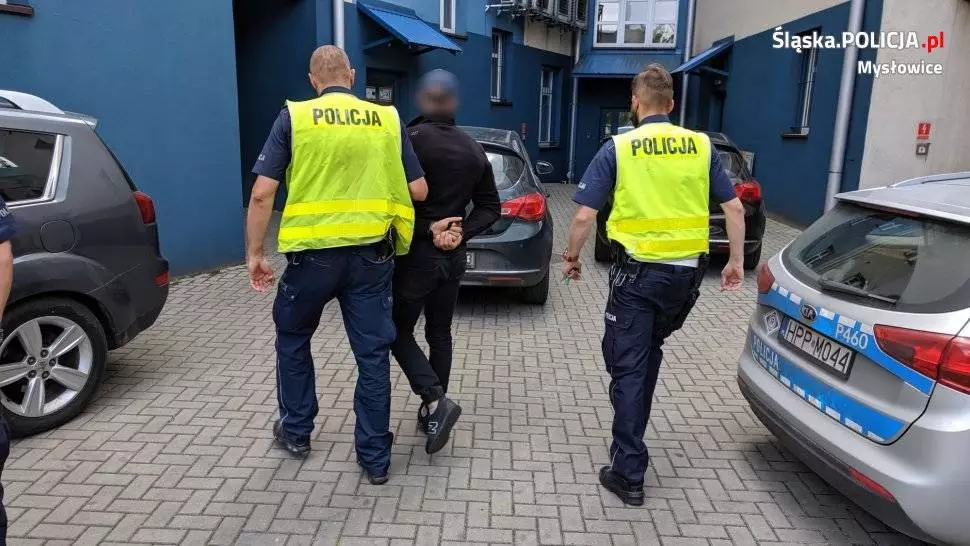 Fa&#322;szywy policjant zatrzymany w Mys&#322;owicach na gor&#261;cym uczynku
