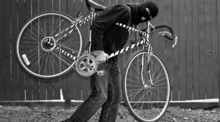 Jak zapobiec kradzie&#380;y roweru?