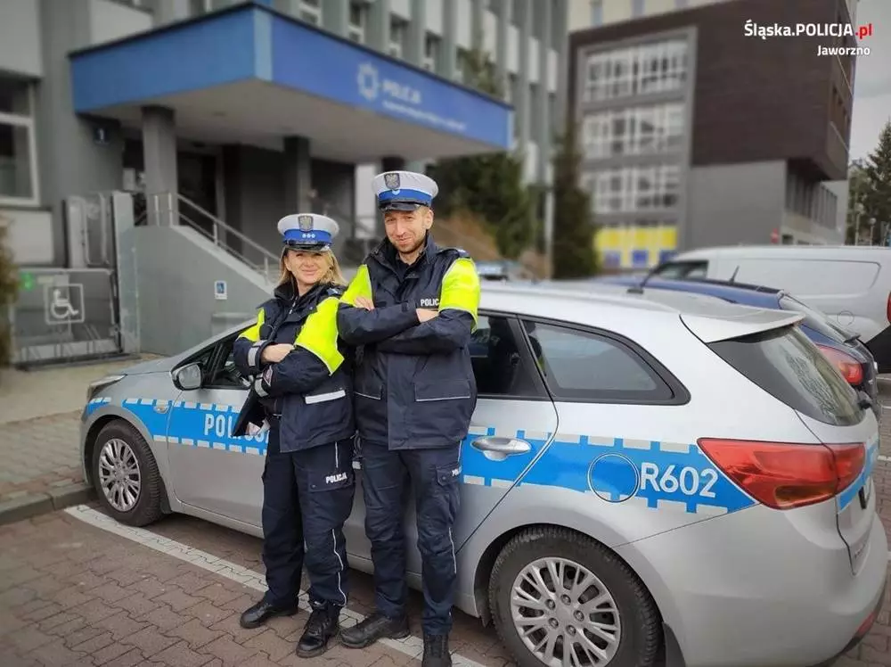 Mysłowiccy policjanci eskortowali rodzącą kobietę do szpitala! / fot. KMP Mysłowice