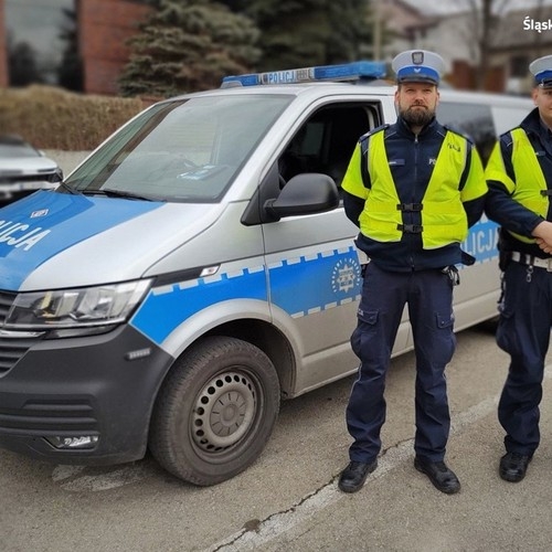 Mys&#322;owiccy policjanci eskortowali rodz&#261;c&#261; kobiet&#281; do szpitala!