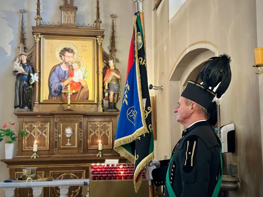 Nowy sztandar dla Szkoły Podstawowej nr 10 / fot. UM Mysłowice