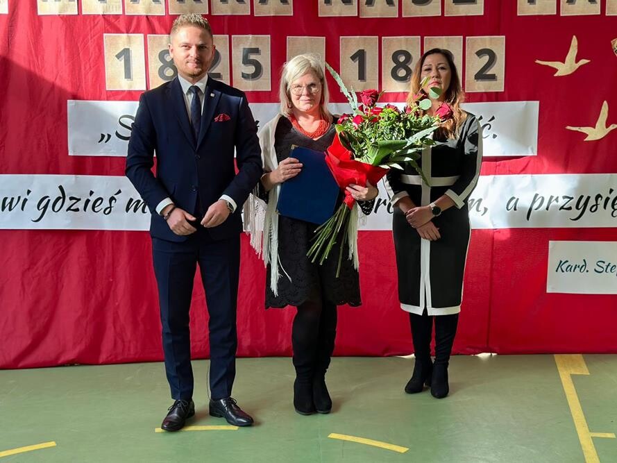 Nowy sztandar dla Szkoły Podstawowej nr 10 / fot. UM Mysłowice