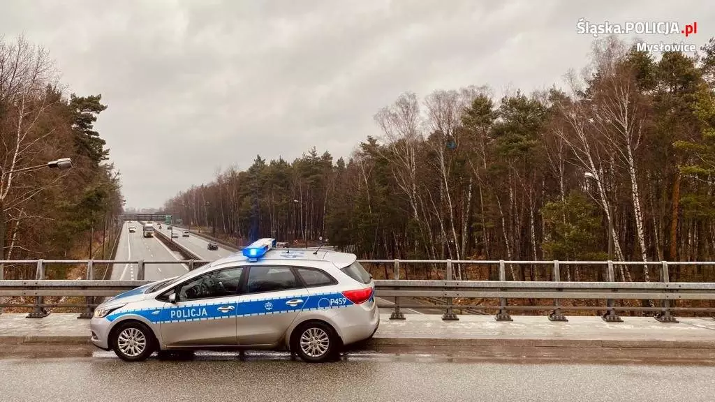 Policjanci kontrolowali odległość między pojazdami na S1 / fot. KMP Mysłowice